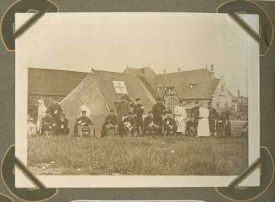 Groepsfoto H.E. A. Adinkerke 2 augustus 1915