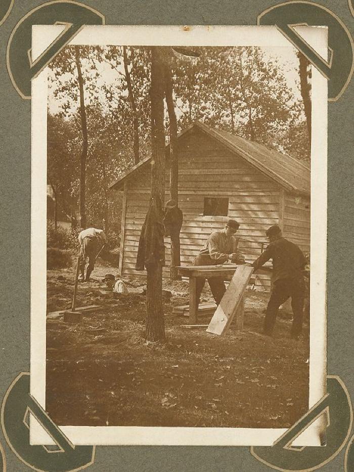 Arbeiders bij hospitaal Cabourg, Adinkerke 25 augustus 1915