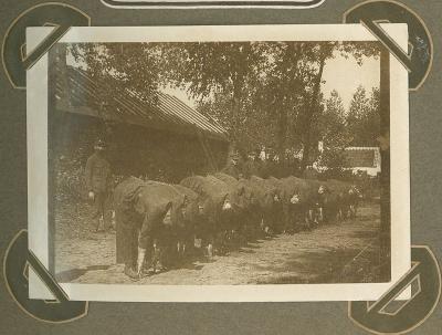 Soldaten oefenen, Adinkerke 25 augustus 1915