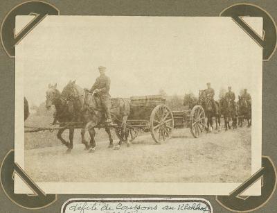 Defilé met munitiewagens aan Klokhof, 23 september 1915