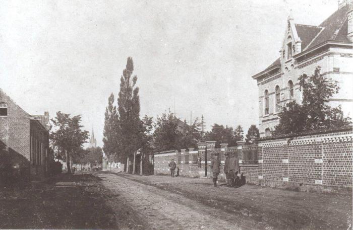 Duitse officieren in het huis van dokter Deneckere, Gits