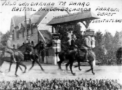 Gendarmen te paard, kasteel Vandenbogaerde, Izegem