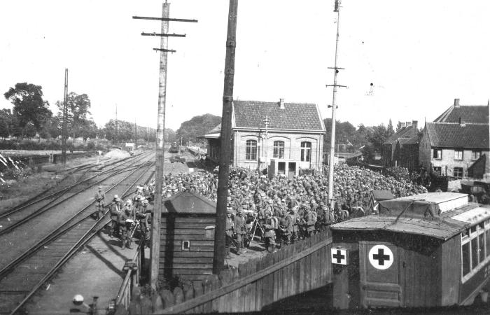 Goederenstation met soldaten tijdens WO I, Izegem