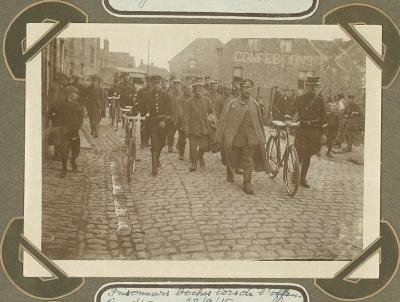 Duitse krijgsgevangenen na offensief bij Arras, Adinkerke 28 september 1915