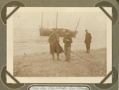 Militairen op strand, De Panne 2 oktober 1915