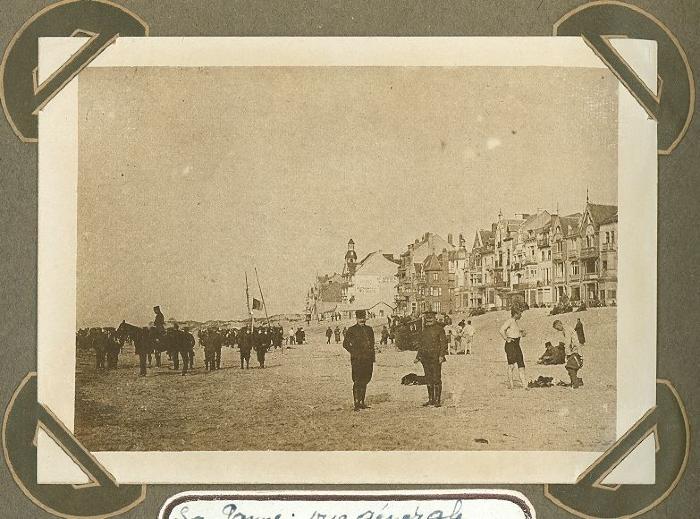 De Panne gezien vanaf strand, 3 oktober 1915