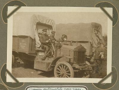 Aanvoer voedselvoorraad met vrachtwagen, 1915