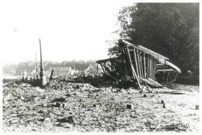 De vernielde Centrumbrug, Ingelmunster, mei 1940