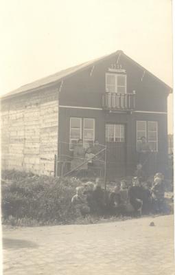 Familiefoto bij Villa Elisabeth, Dadizele 1919