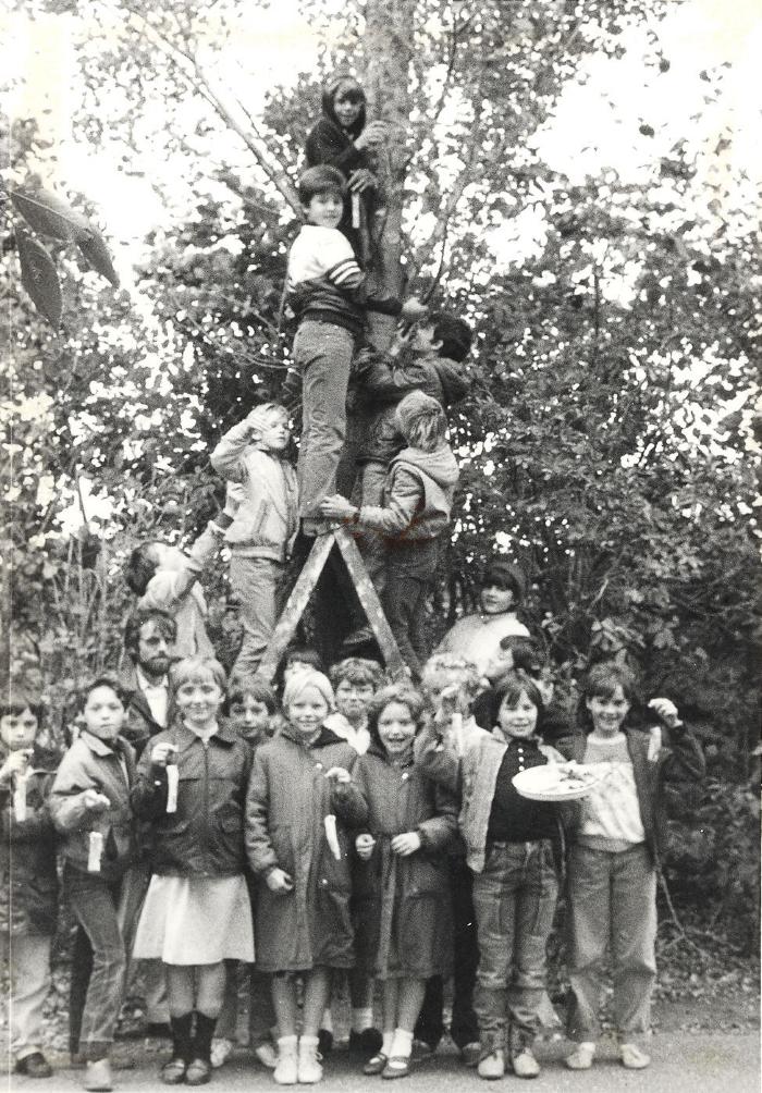 Ophangen spekreepjes voor vogels, Lichtervelde, oktober 1985
