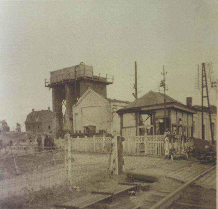 Overweg Izegemstraat, Ingelmunster, ca 1944