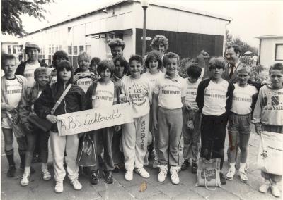 Klaar voor wandeltocht in Kortemark, 11 juni 1986