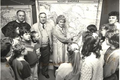 Amerikaanse bezoekers in de klas, Lichtervelde, 15 december 1988