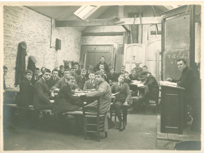 3e en 4e Latijnse Klas bij E. Coussée-Bostoen, 1914-1915, Roeselare