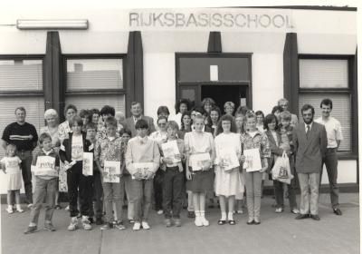 Uitreiking getuigschriften leerlingen 6e leerjaar, Lichtervelde, schooljaar 88-89