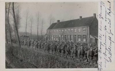 Ingelmunster, marcherende soldaten