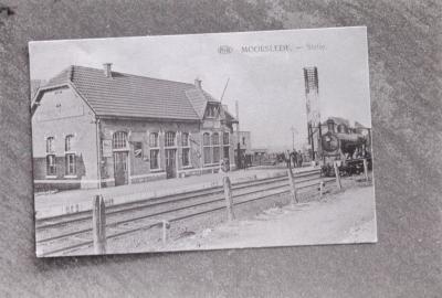 Foto van oude prentkaart: station Moorslede 