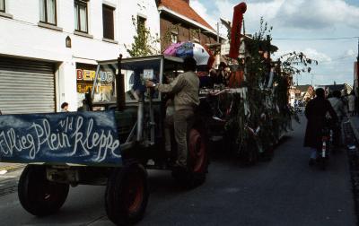 Tap en Torrestoet Dadizele: praalwagen toneelgezelschap(?); 15 mei 1983