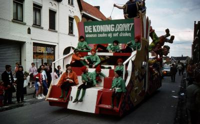 Tap en Torrestoet Dadizele: praalwagen met slogan; 15 mei 1983