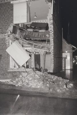 Vrachtwagen rijdt in huis, Ieperstraat Moorslede oktober 1974