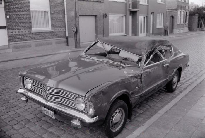 Auto-ongeval in Roeselarestraat, 1974