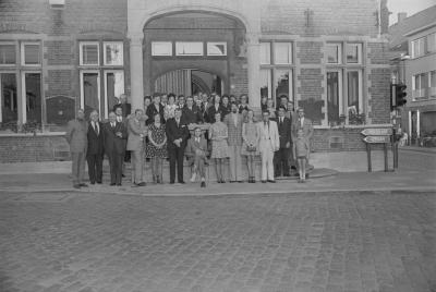 Delegatie van KNA ontvangen op gemeentehuis, Moorslede juni 1973