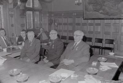 Verdienstelijke ouderen ontvangen op gemeentehuis, Moorslede mei 1973
