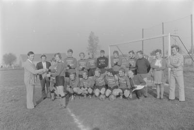 Voetbalploeg café de Lokkedijze en Rangers, oktober 1972