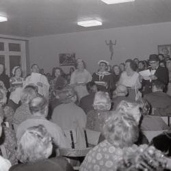 Optreden van muziek en zangkoor in RVT, Moorslede januari 1972