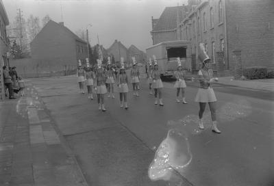 Optocht majorettes, Staden mei 1971