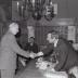 Gedecoreerden ontvangen op gemeentehuis, Moorslede mei 1971