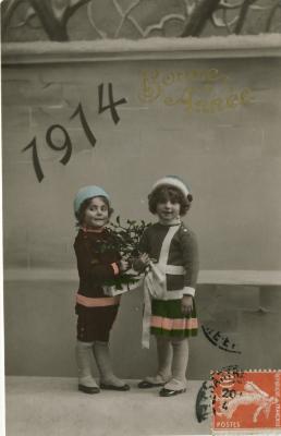Beeldzijde nieuwjaarskaart, twee meisjes met maretak, 1914