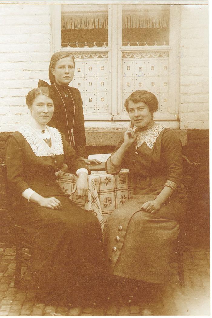 Gezusters Claerhout, 1915