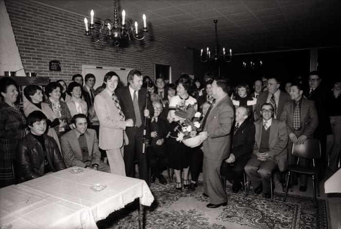 Huldiging hengelkampioen vissersclub, Dadizele april 1978