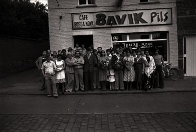 Biljartkampioen café 'Bossa-Nova': groepsfoto, Moorslede juni 1977