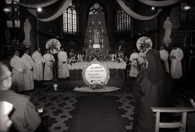 Scheutisten tijdens 'Ommegang', Westrozebeke mei 1977