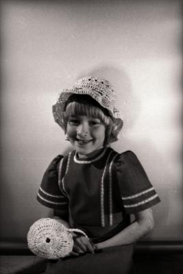 Anneke Bruneel: foto's voor communieprentje, Moorslede mei 1977