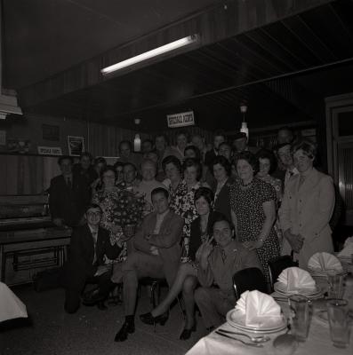 Viering biljartkampioen café 'Bossa Nova', Moorslede juni 1974