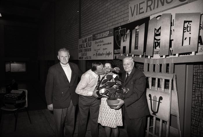 Huldiging 500ste lid bij bond gepensioneerden, Moorslede 1976