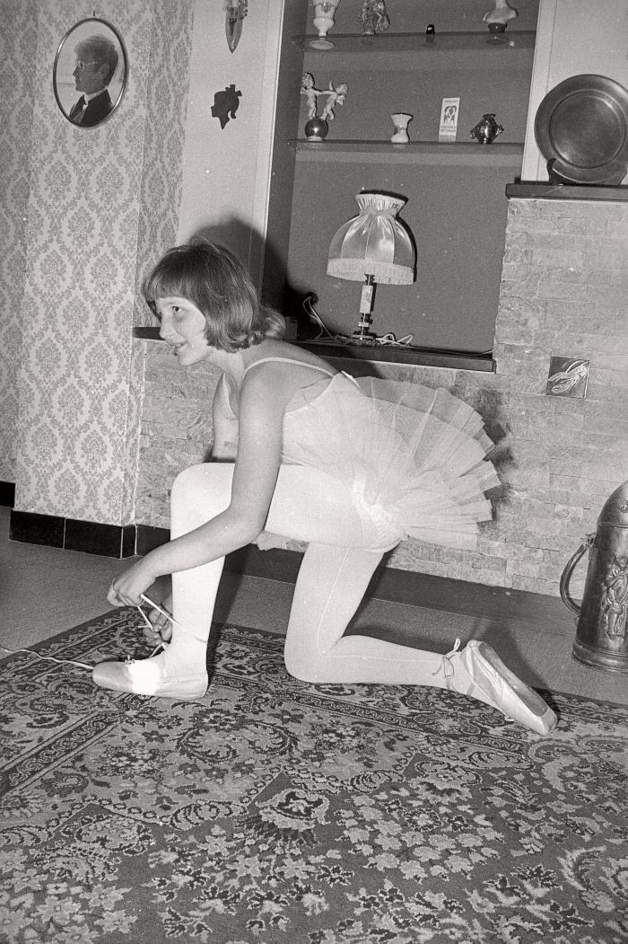Anneke Crombez en Els Demuelenaere als danseresjes, Staden 1976