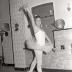 Anneke Crombez en Els Demuelenaere als danseresjes, Staden 1976