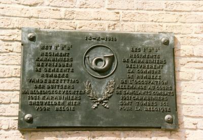 Gedenkplaat van de Karabiniers
