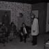 Toneelkring Kunst na Arbeid (KNA) speelt Bemoeial, maart 1976
