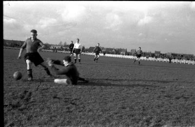 Voetballer Vanyzere doet het alleen, Izegem 1957