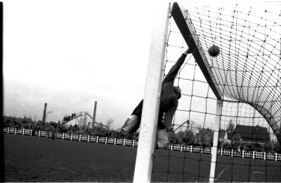 Redding door voetbalkeeper Misplon, Izegem 1957