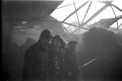Drie spuitgasten bij fabrieksbrand, Izegem 1957