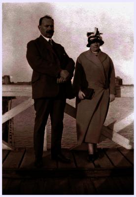 Arthur Zwaenepoel met echtgenote, 1947
