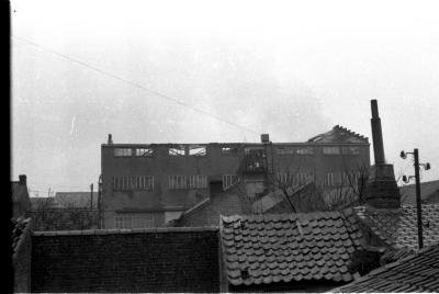 Gebouw (fabiek?) na brand, Izegem 1957