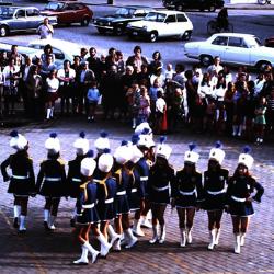 Majoretten ster, marktplein Gits, juli 1974