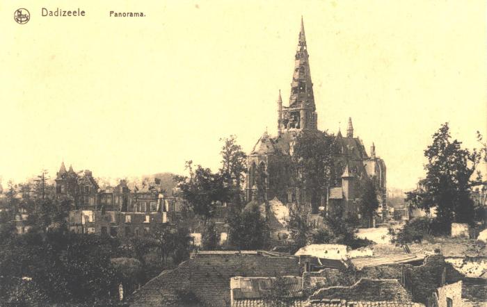 Panorama met beschadigde kerk, Dadizele